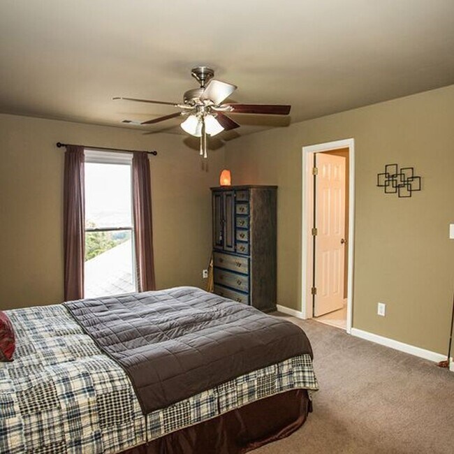 Building Photo - STUNNING!!! Four Bedroom two and a half bath home with a view!