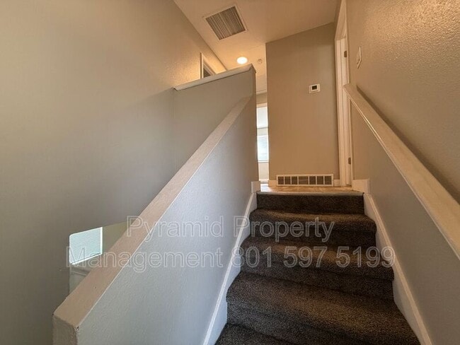 Building Photo - 680 E Malibu Dr