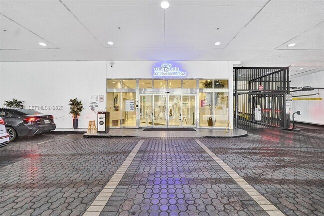 Building Photo - 1200 Brickell Bay Dr