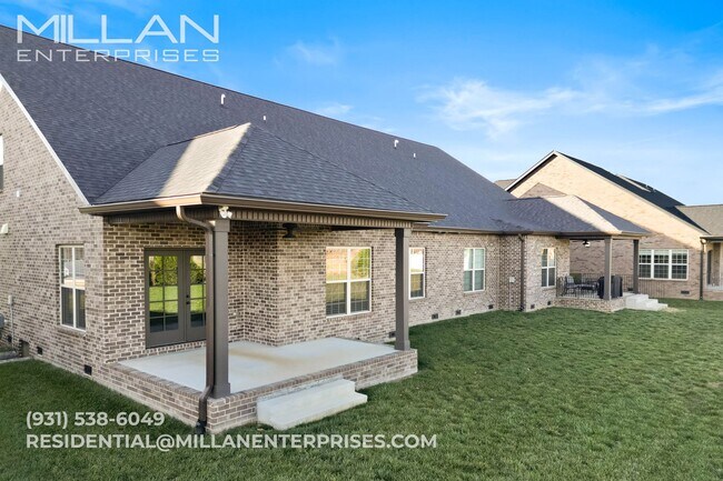 Building Photo - Elegant All-Brick Townhome in a Gated Community in Sango