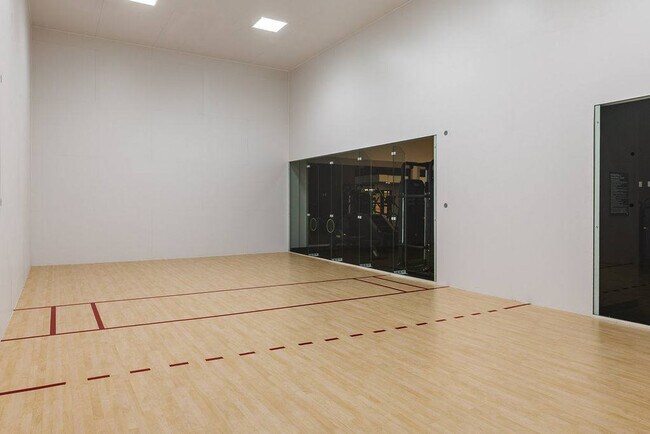 Building Photo - 225 N Miami Ave