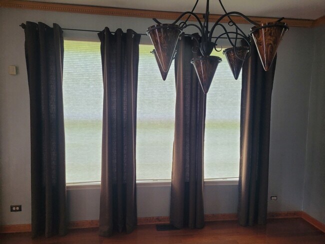 Building Photo - 741 Regal Ln