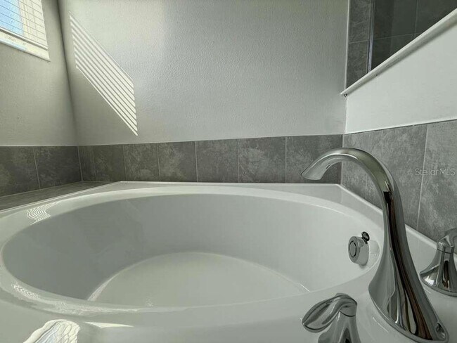 Building Photo - 120 Bogey Dr