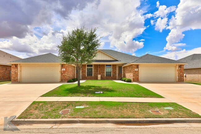 Building Photo - 3812 Carrera Ln