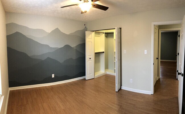 Building Photo - 5616 Jamaica Ln