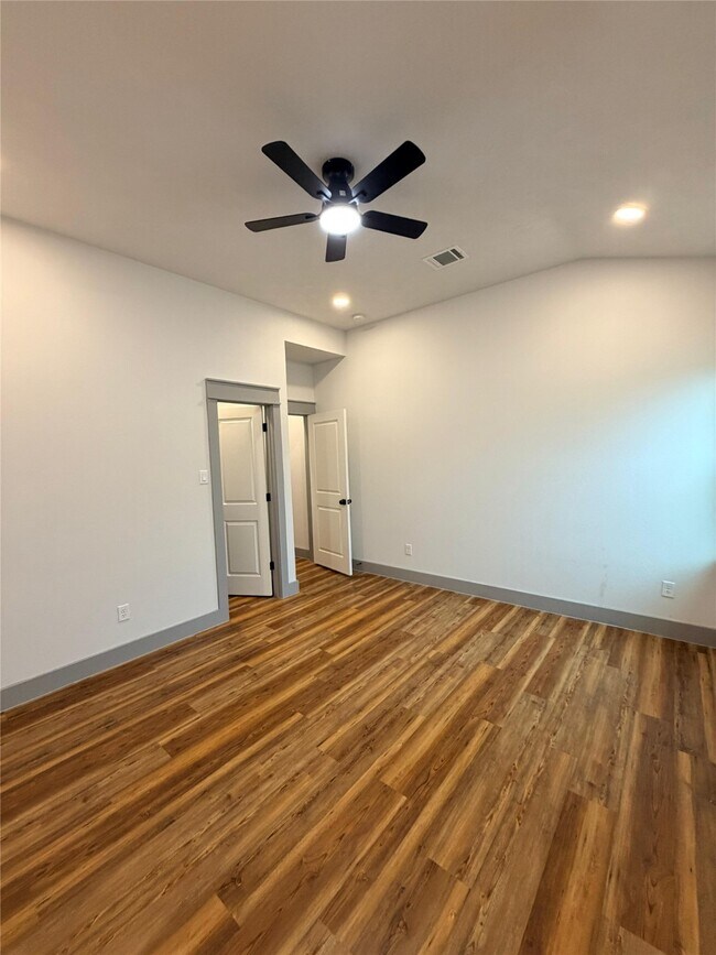 Building Photo - 1002 Natchez Ave