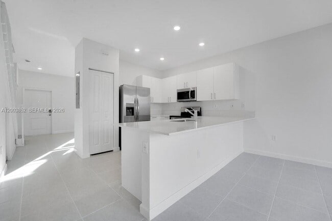 Building Photo - 2619 SE 28th Dr