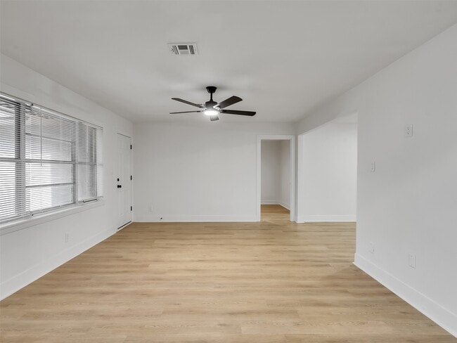 Building Photo - 6026 Diamond Ct