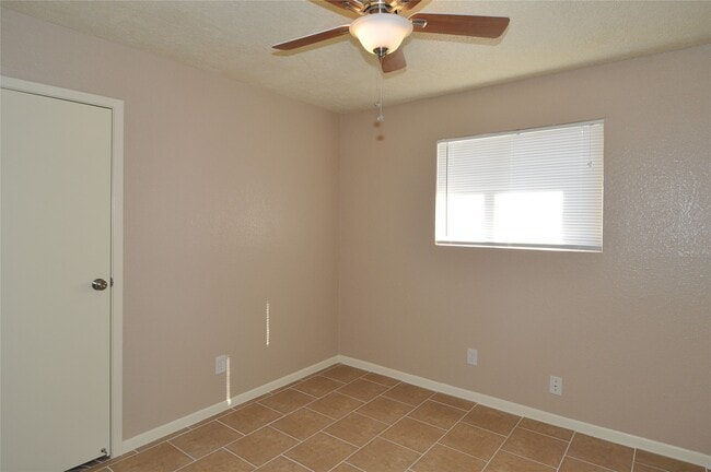 Building Photo - 4710 Pine St