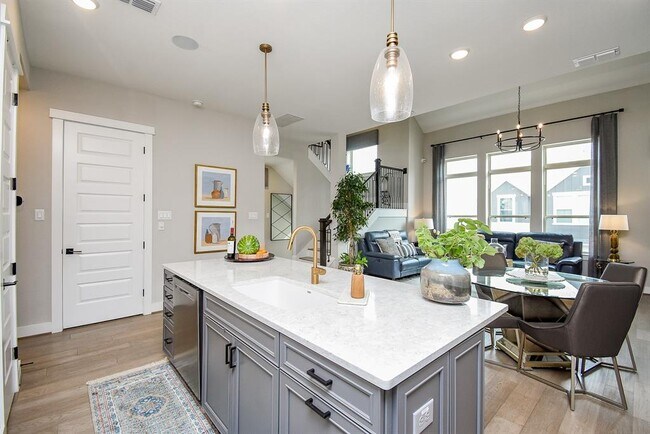 Building Photo - 10914 Brambling Wood Dr