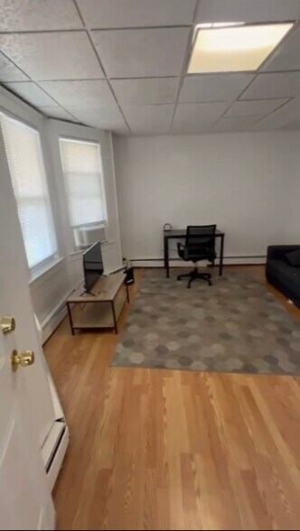 Living room - 738 Edgar Rd