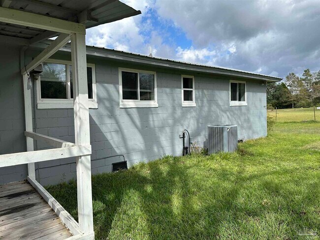 Building Photo - 1052 Well Line Rd