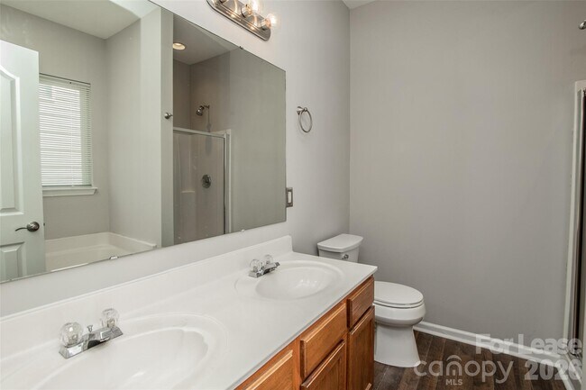 Building Photo - 4018 Far West Dr