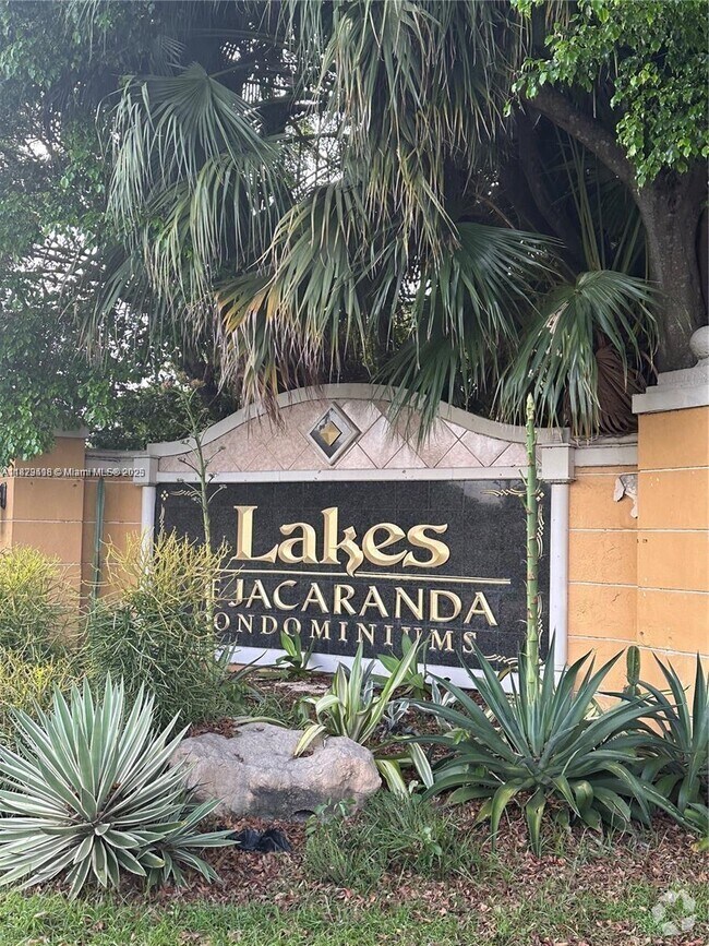 Building Photo - 10725 Cleary Blvd
