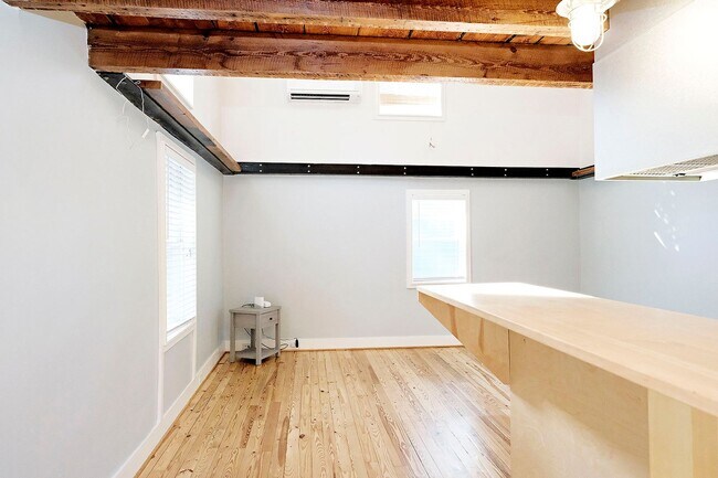 Building Photo - Charming Home in Fifeville, Downtown Charlottesville