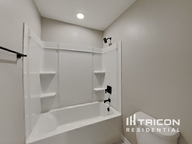 Building Photo - 176 Millbrook Dr