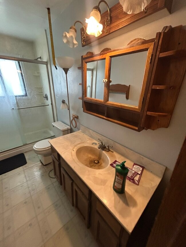Building Photo - 2611 Meadowlane Dr