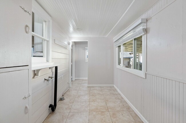 Building Photo - Welcoming 3-Bedroom, 1-Bath Single-Family Home