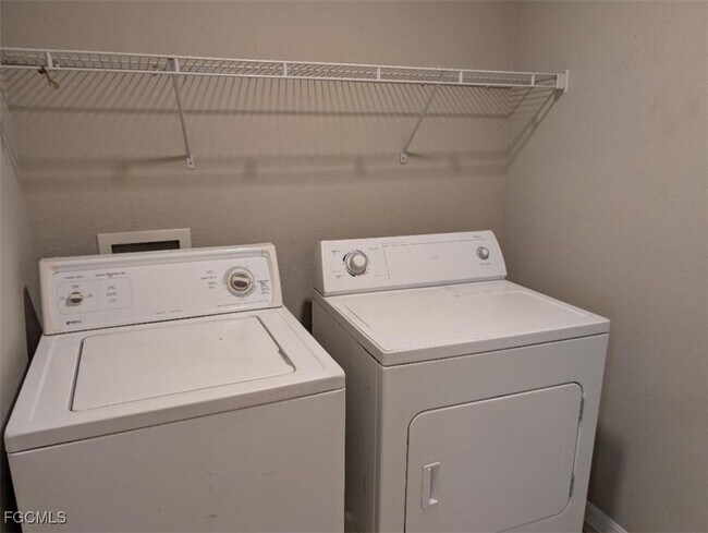 Building Photo - 1502 SW 43rd Ln