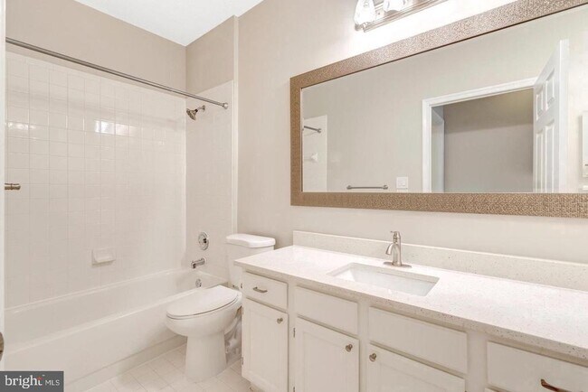 Building Photo - 1701 Lake Shore Crest Dr