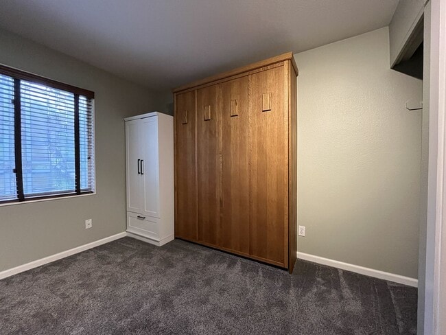 Building Photo - Ground Floor End Unit on Jantzen Beach with River Views & Flexible Living Space