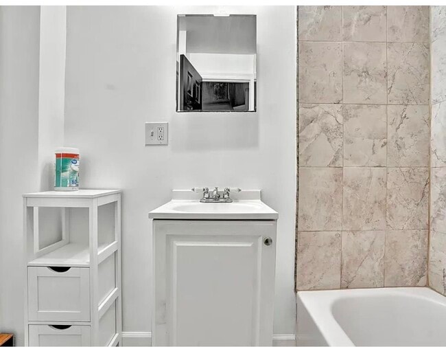 Building Photo - 49 Tichenor Terrace