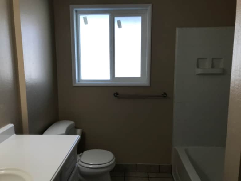 Building Photo - 3852 Hawthorne Rd