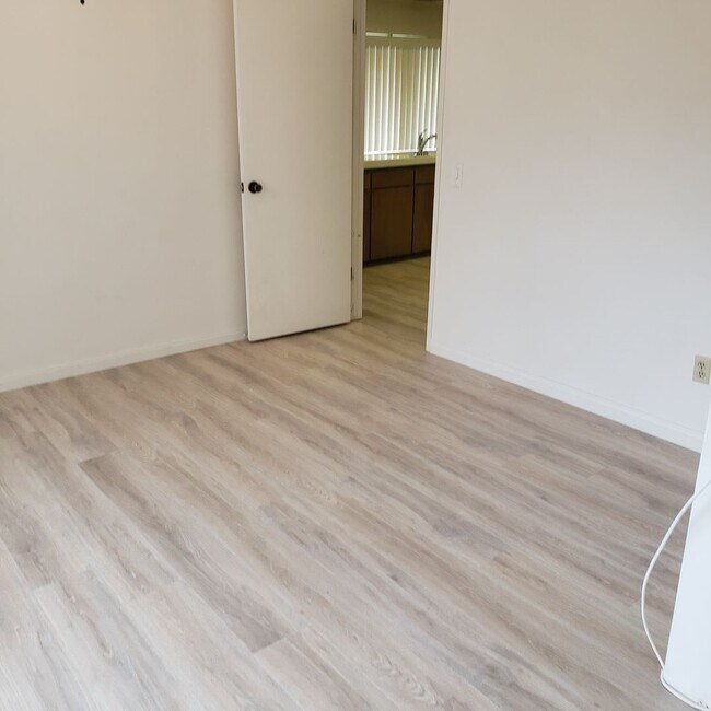 Building Photo - FANTASTIC SINGLE FAMILY RESIDENCE 4 Bedrooms, 2.5 Bathrooms HOME IN CANYON CREST!!! **((RESERVED))**