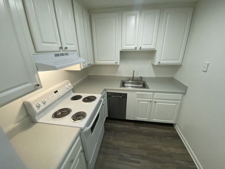 Building Photo - 1005 Hickory Hill Ln