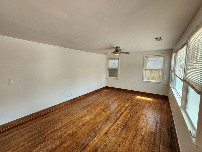 Building Photo - 1203 Barnes St NW