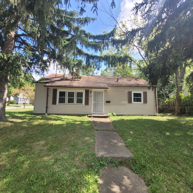 Primary Photo - Single Family Home 3 beds 1 bath FOR RENT!