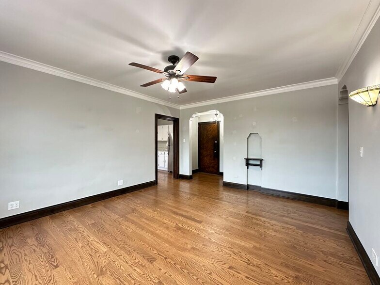 Building Photo - 4519 N Wolcott Ave