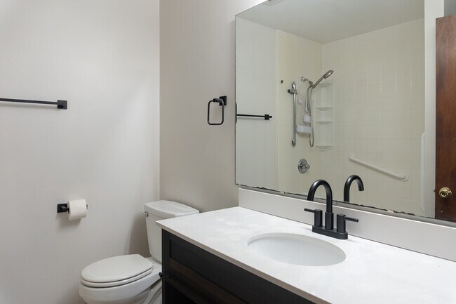 Building Photo - 1521 Cinnamon Bear Cir