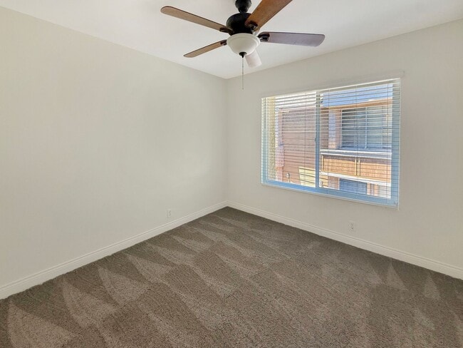 Building Photo - Spacious 3BR/2BA with Private Yard in Para...
