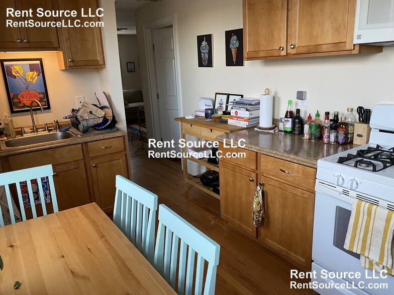 Building Photo - 15 Sargent Ave