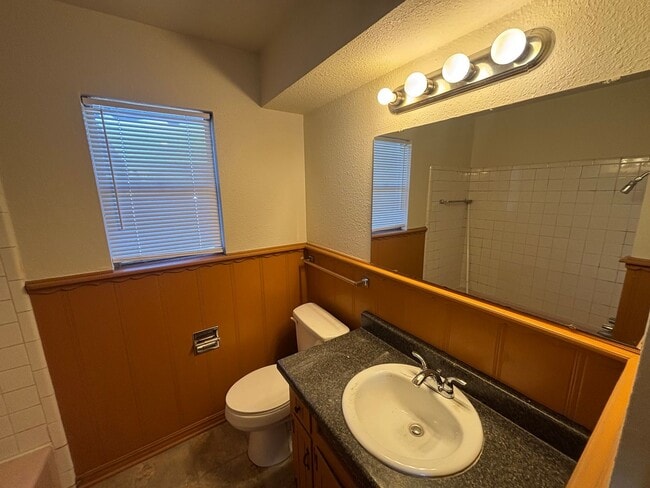 Building Photo - Wonderful 3 Bed 1.5 in Del City - *2 WEEKS FREE ON YOUR SECOND MONTH. FREE APPLICATIONS*