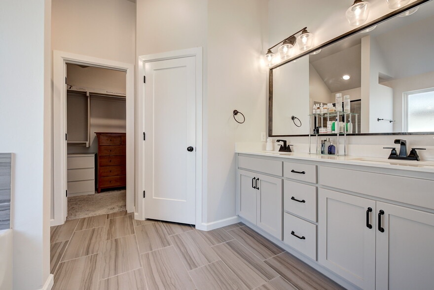 Primary Bath - 817 Scully Rd