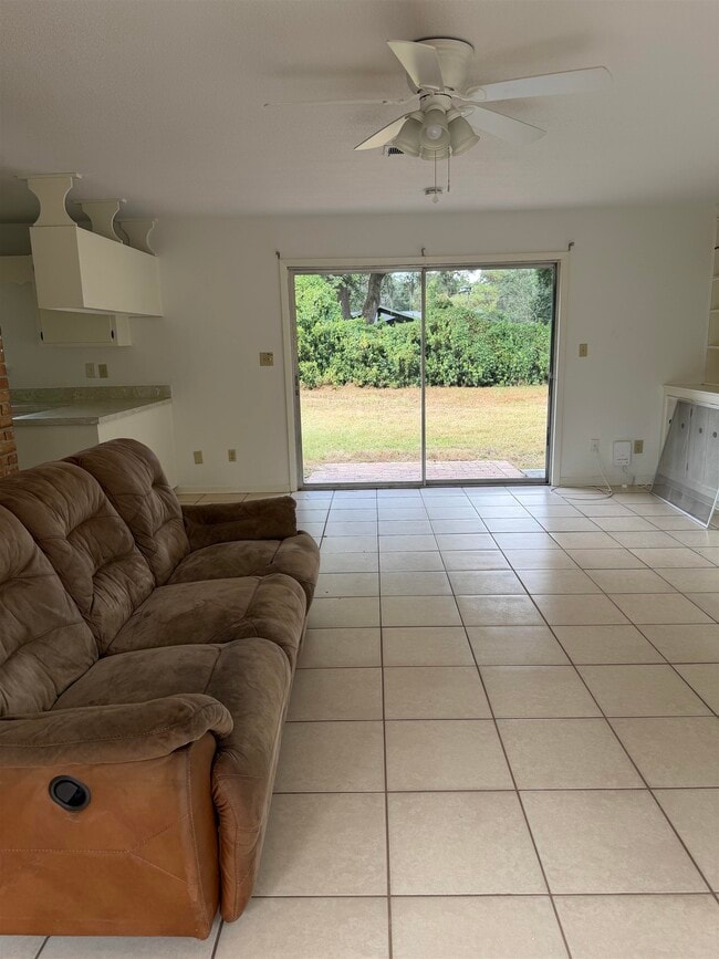 Building Photo - 1932 Shady Oaks Dr