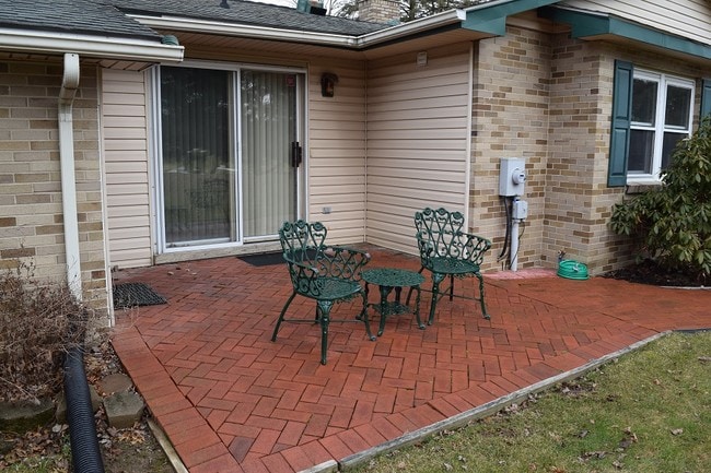 Building Photo - 18 Cricklewood Cir