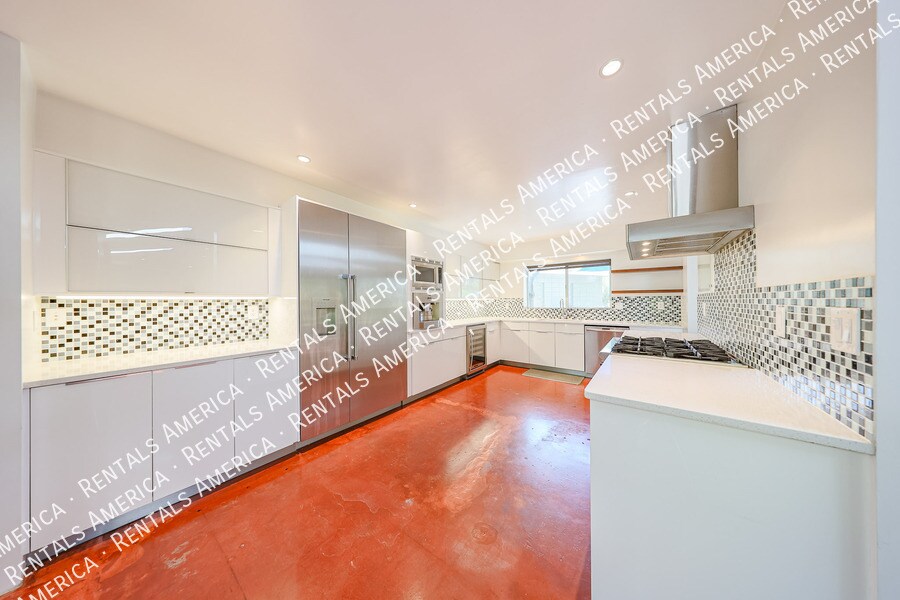 Building Photo - 3237 E Meadowbrook Ave
