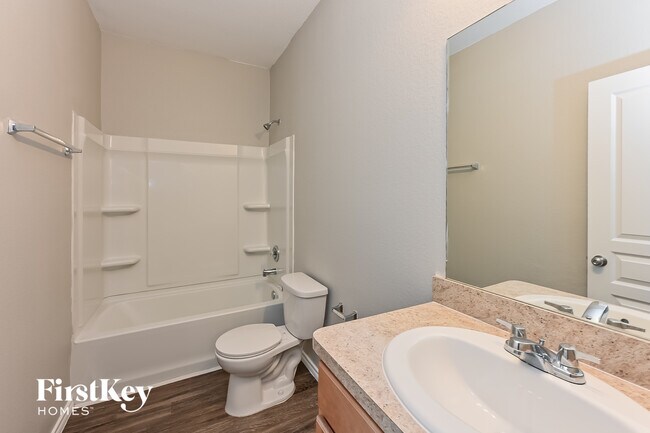 Building Photo - 14711 Myrtle Point Dr