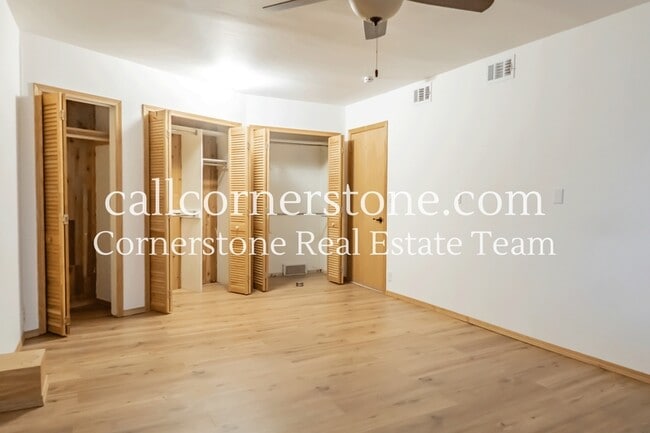 Building Photo - 411 E Cheyenne Rd