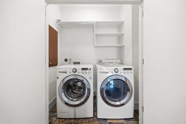 Building Photo - 5707 Schuler St