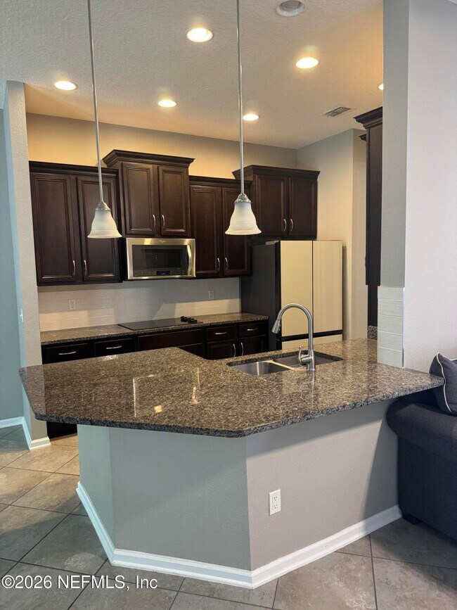 Building Photo - 5409 Parkside Lakes Dr