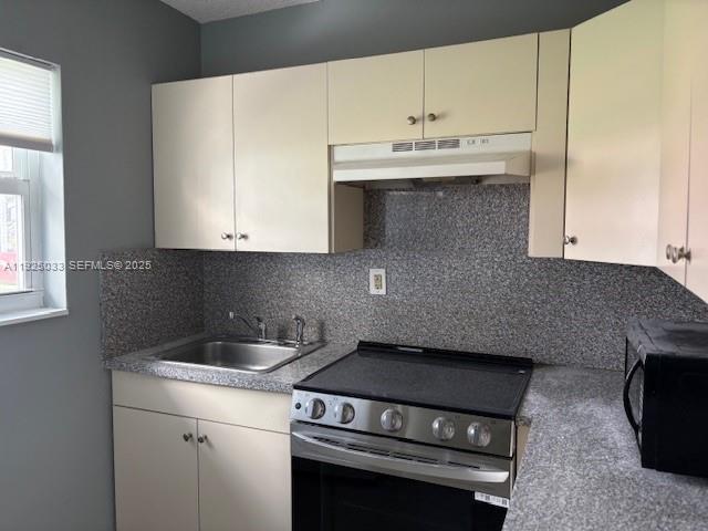 Building Photo - 828 SW 20th Ave