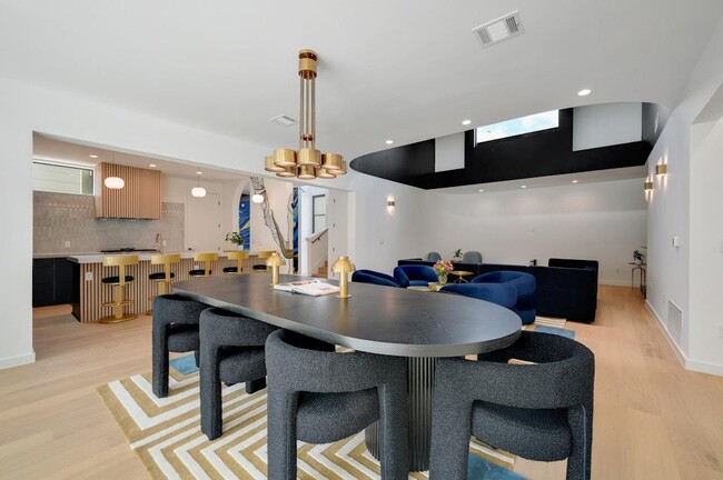 Building Photo - 7809 Woodrow Ave