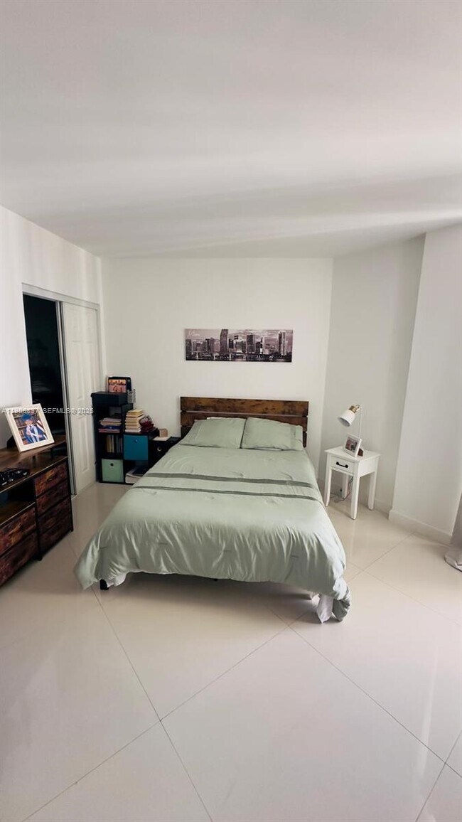 Building Photo - 3610 Yacht Club Dr