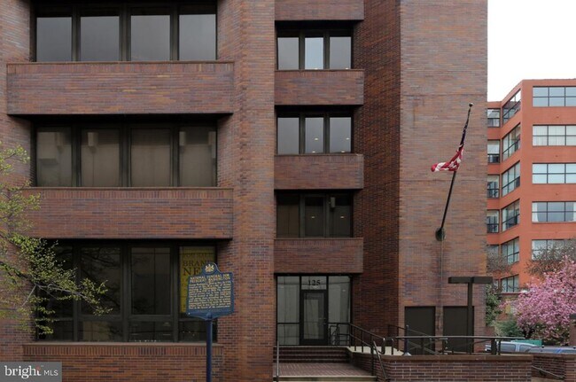 Building Photo - 125 N 4th St