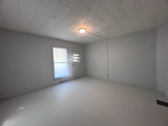Building Photo - 215 Cook-