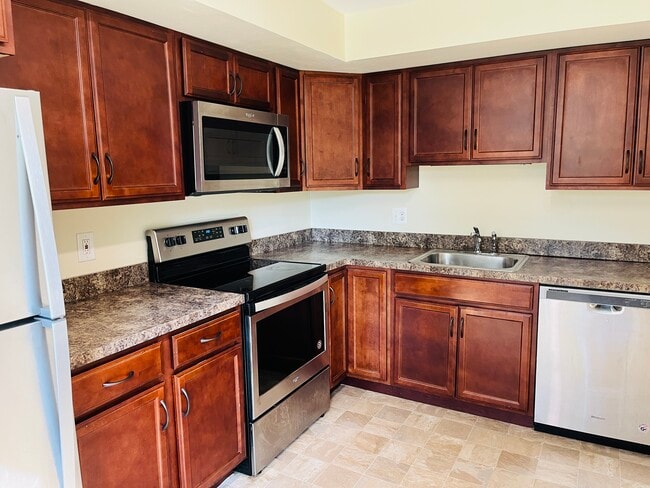 Building Photo - 2 Wimbledon Ln